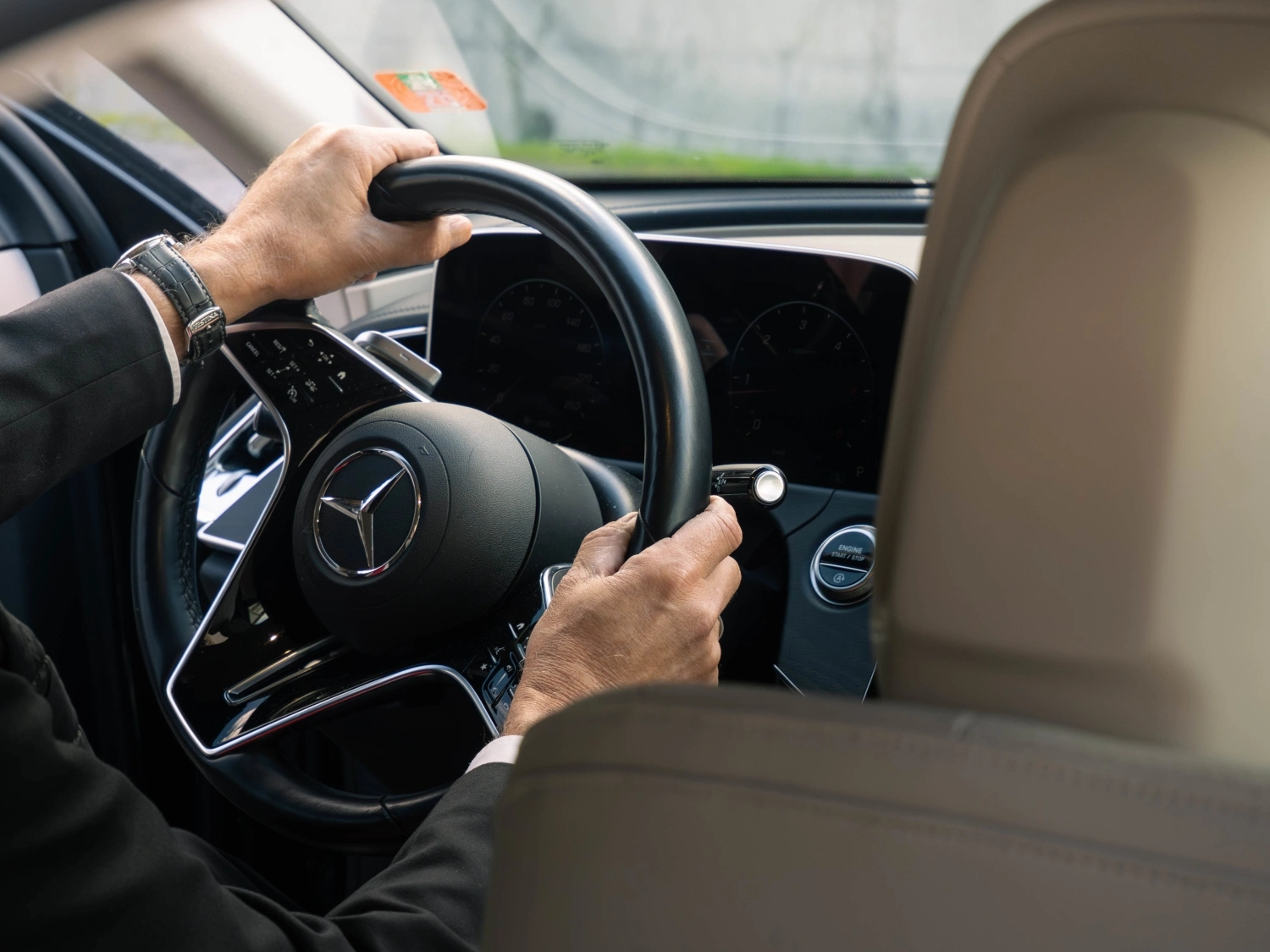 mercedes classe E dettaglio autista