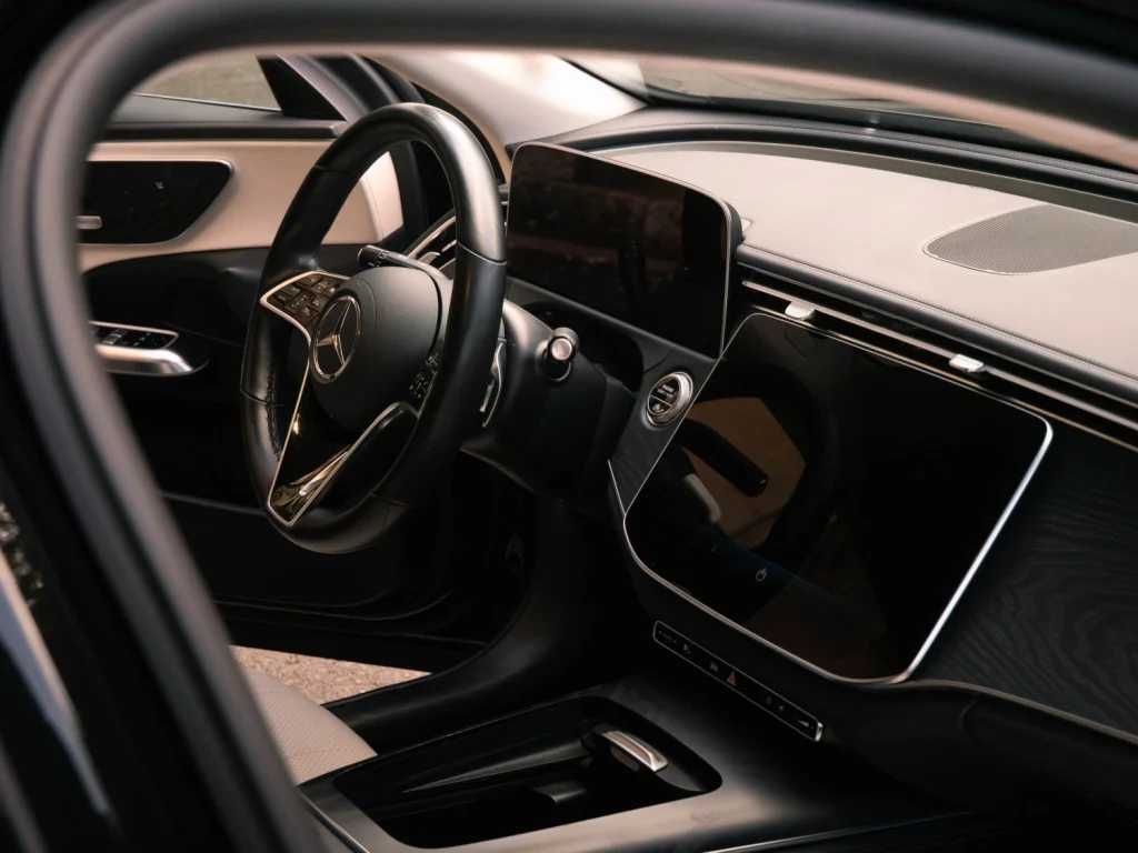 mercedes classe E dettaglio volante