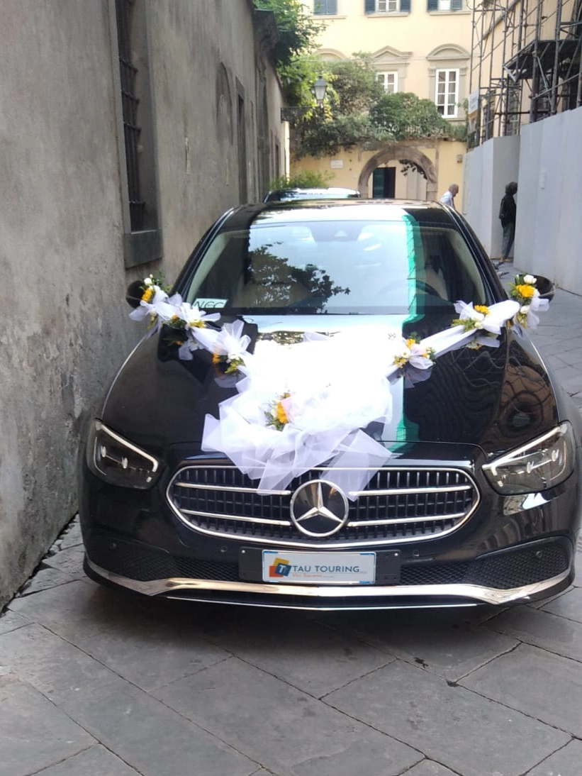 mercedes addobbata matrimonio